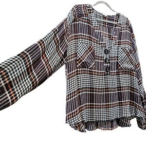 En Creme Tunic Xl Viscose.  Plaid.    BIG buttons.